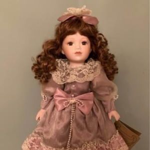 Seymour Mann porcelain Doll- Patsy